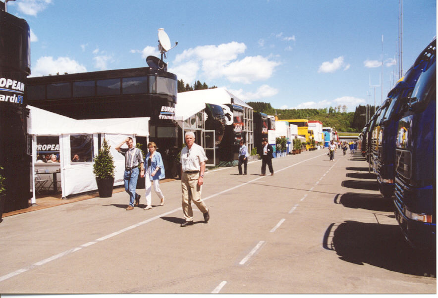 fahrerlager-2.jpg